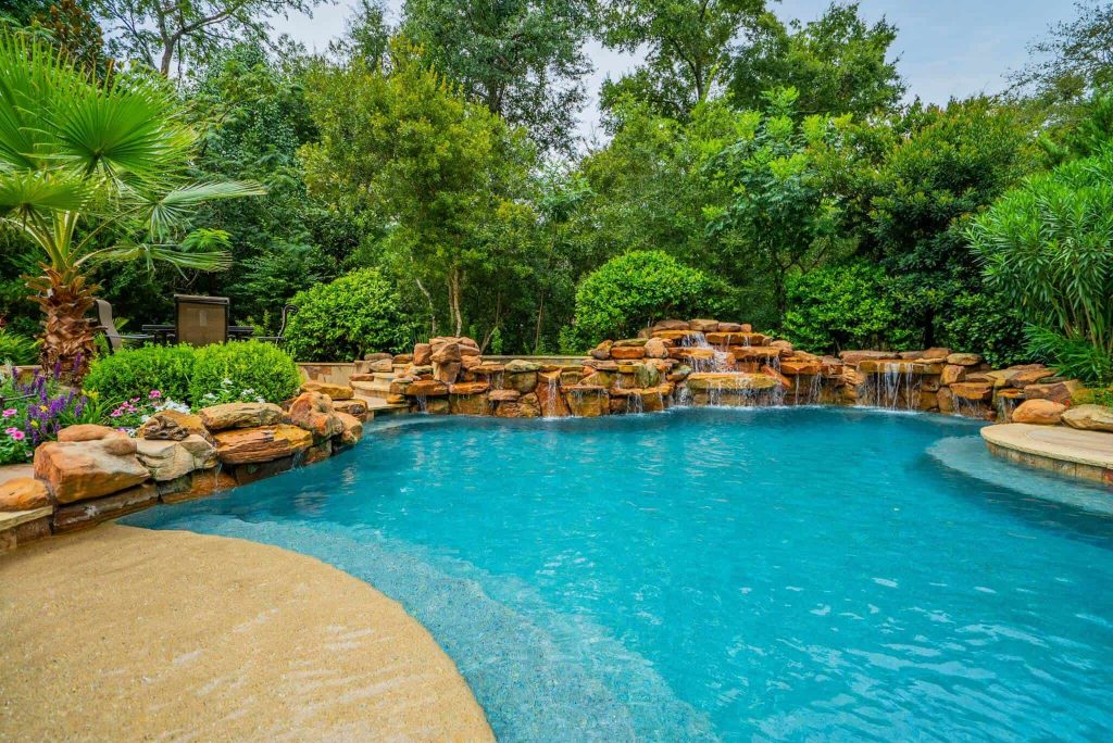 Energy-efficient pool design