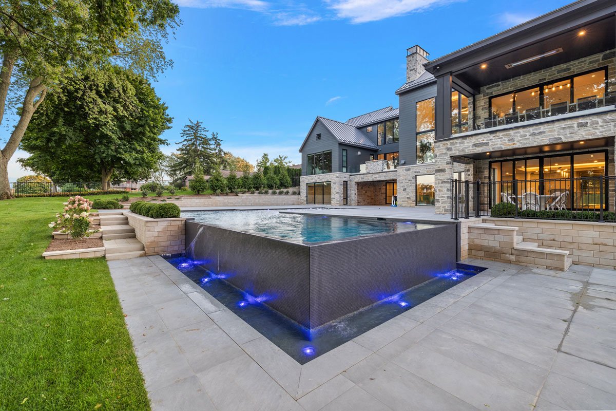 Infinity Pools in Your Outdoor Area